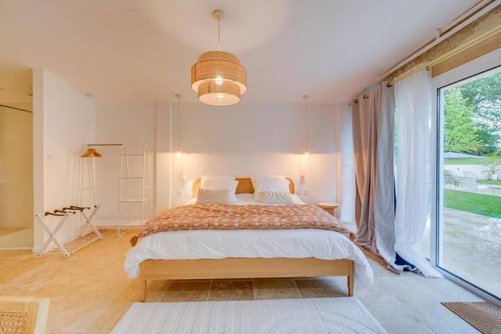 Gîte pour 2 personnes, avec piscine ainsi que vue et jardin à Tizac-de-Curton - 3