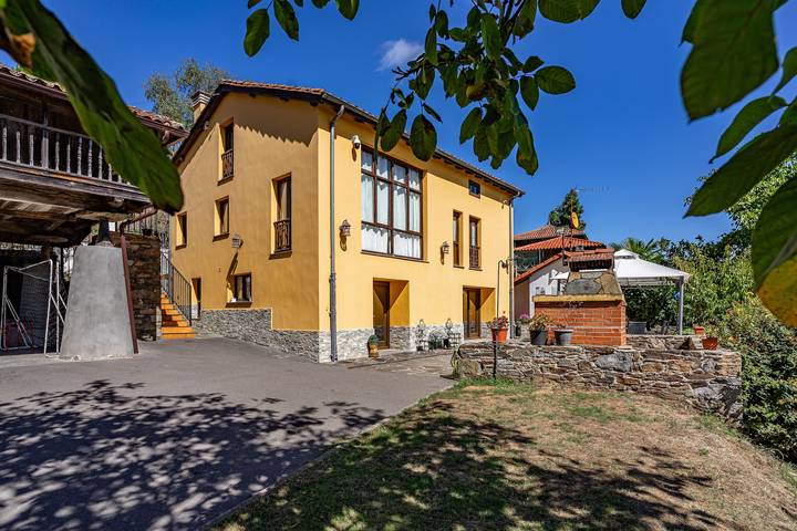 Casa rural para 15 personas, con Balcón y Jardín en Costa Verde