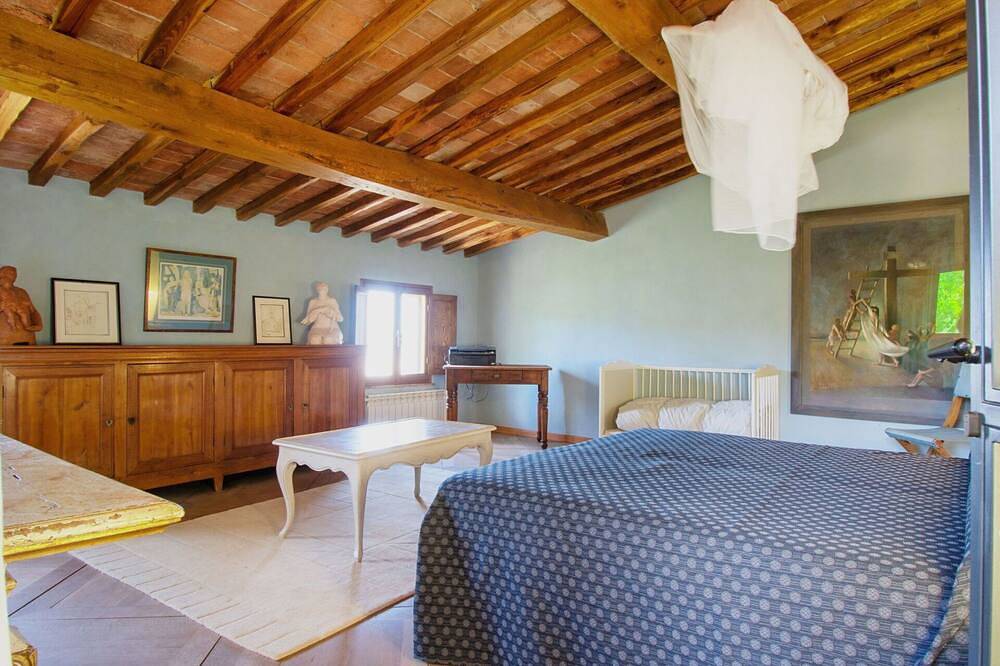 Alleinstehendes Ferienhaus mit W-Lan, Klimaanlage, privatem Pool, Tv, Innenhof, Haustiere erlaubt in Lajatico, Pisa Provinz