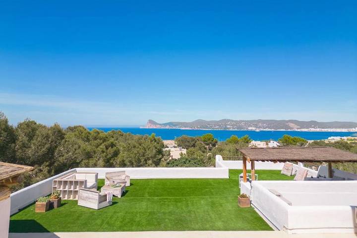 Ferienhaus für 10 Personen, mit Balkon und Whirlpool sowie Terrasse und Garten in Cala Carbó - 4
