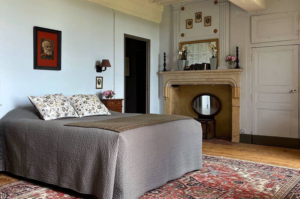 Le gîte Damas du Château de Vaulx in Saint-Julien-de-Civry, Région de Charolles