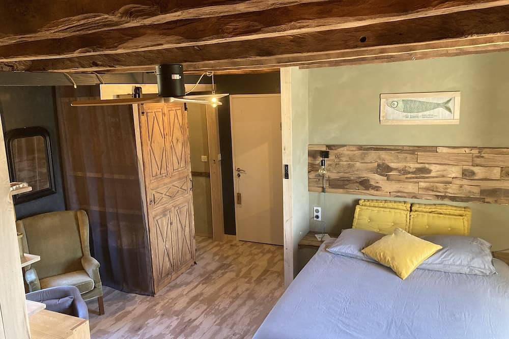 Chambre D'hôtes Familiale sur le Causse Corrézien. Calme Assuré. Tarif Pour 2 in Saint-Cernin-de-Larche, Brive-la-Gaillarde region