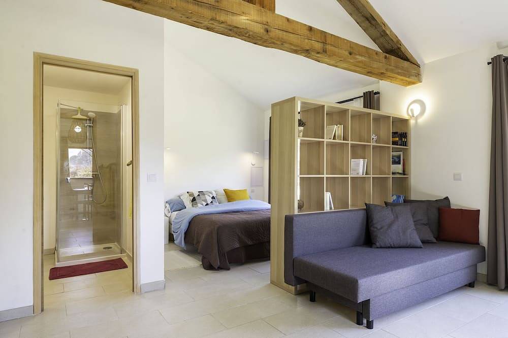 Oppede Nest - Independent studio for 2 people, quiet, with pool near Oppède in Oppède, Regionaler Naturpark Luberon