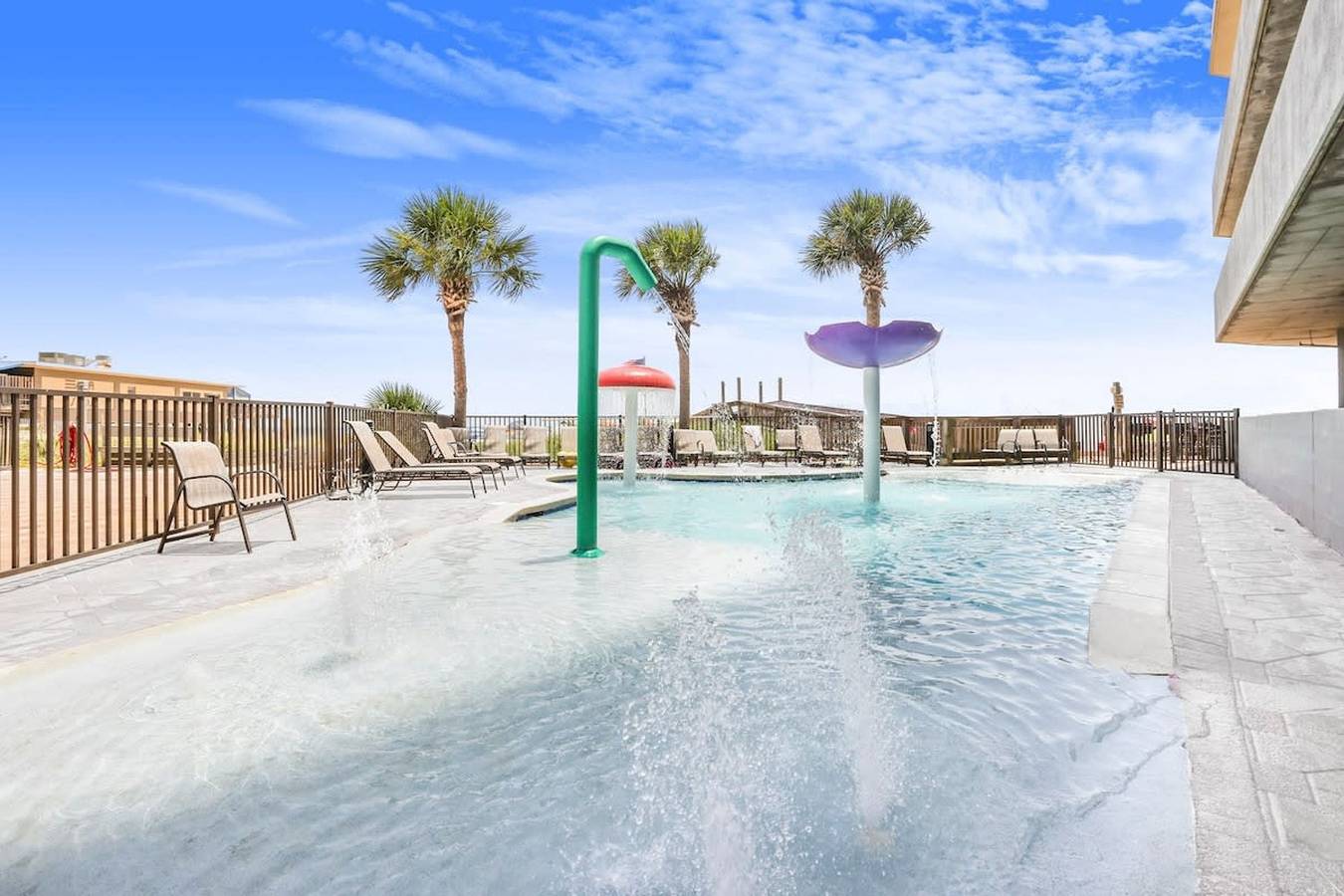 Entire apartment, Seawind 1208 Beach front Zero Entry Pool in Gulf Shores, Mobile Bay