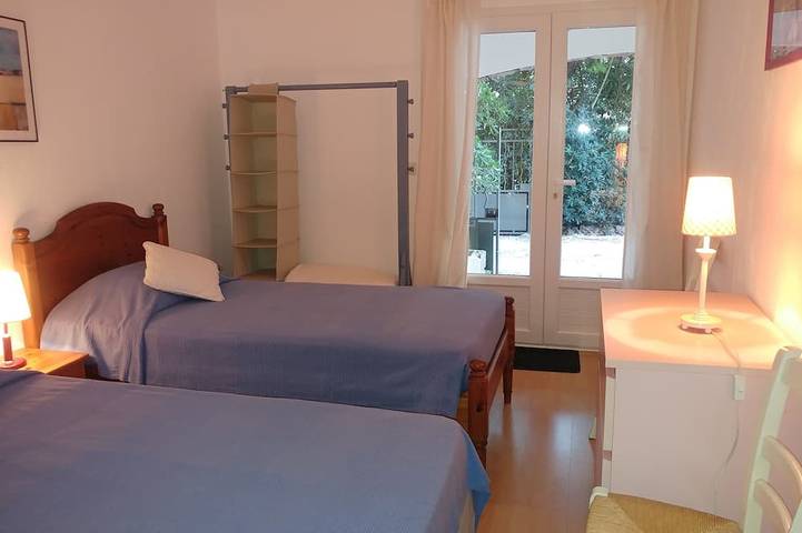 Appartamento intero, Bel F3 74m2 Bas di Villa 4P in pace. 1 km dal mare e dai negozi. parcheggio wifi privato. in Boulouris, Saint-Raphael Varo