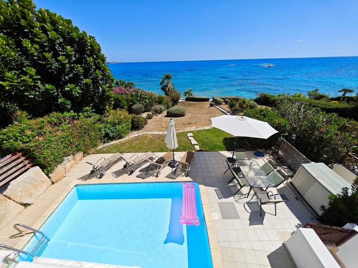Casa de vacaciones para 6 personas, con piscina además de jardín y vistas en Peyia