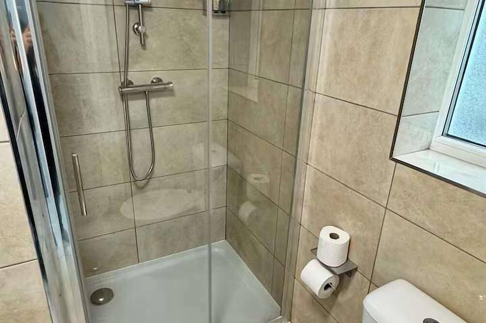 Entire apartment, Cozy Cardiff Studio: City Center Gem with Patio! in Cardiff, Cardiff region