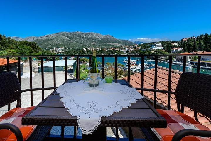 Vacation rental for 2 people, with balcony in Cavtat