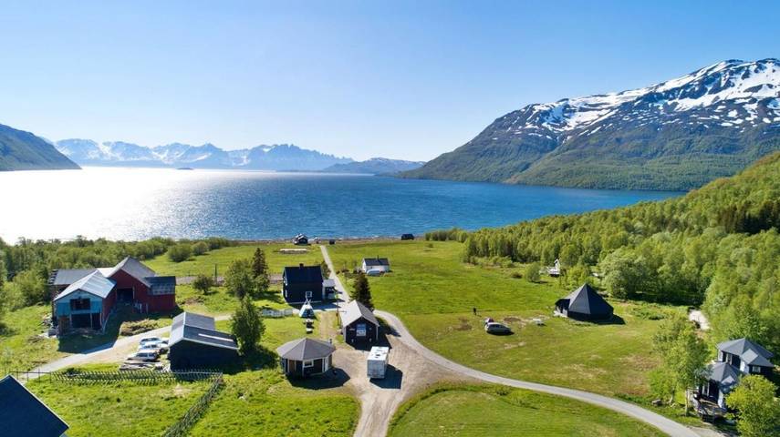 Camping for 7 personer, med Jacuzzi og Terrasse i tillegg til Hage i Troms