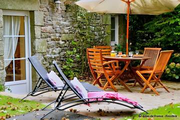Gîte pour 2 personnes, avec jacuzzi ainsi que terrasse et jardin à Quéménéven