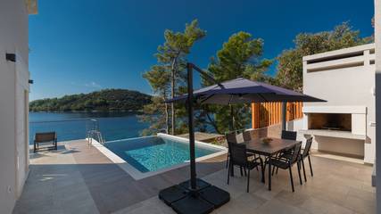 Villa for 8 People in Blato, Dubrovnik-Neretva, Photo 1
