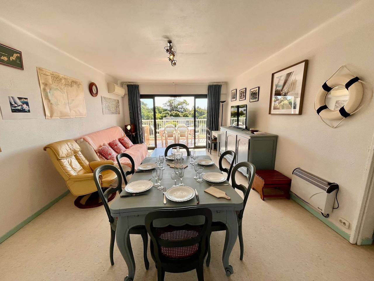 Entire apartment, 4-room apartment, 6 beds, air-conditioned in Cavalaire in Cavalaire-sur-Mer, Mediterranean Coast (France)