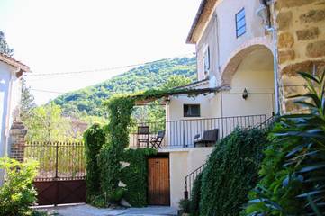 Gîte pour 3 personnes, avec terrasse et vue à Gagnières
