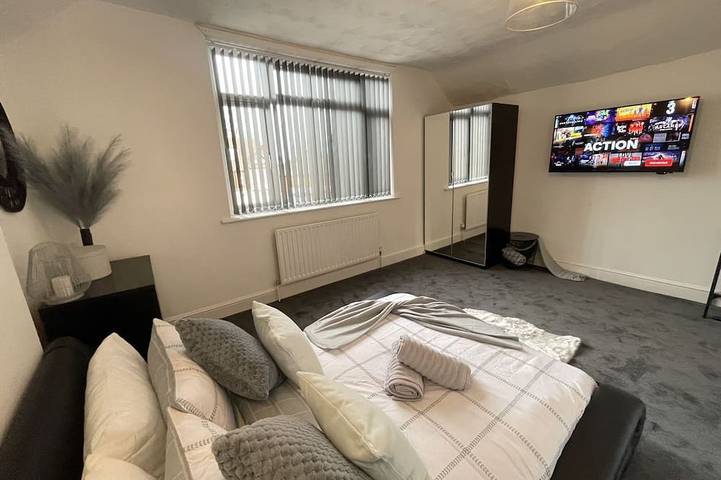 Appartement entier, Casa Lobo's Beautiful Suites +free offroad parking -Suite#2 in Wolverhampton, Région de Birmingham