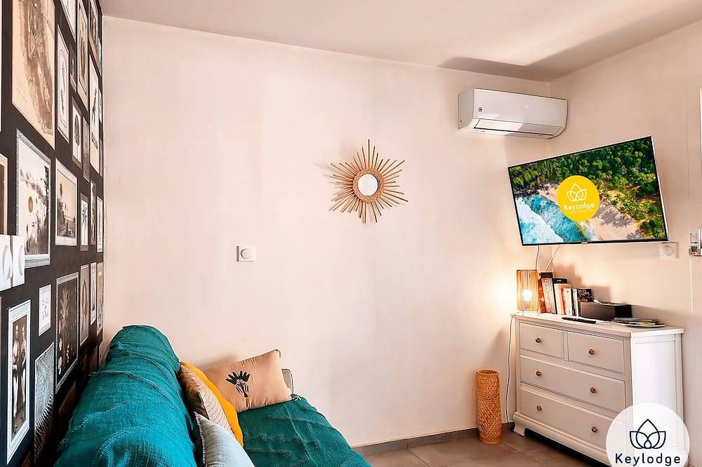 Entire apartment, Beauty, studio with shared swimming pool, in La Saline-les-bains in La Saline les Bains, Saint-Paul