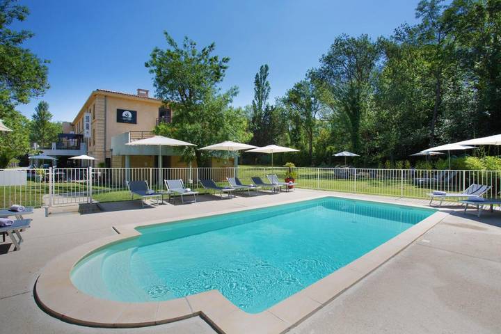 Location de vacances pour 12 personnes, avec piscine ainsi que sauna et jardin, animaux acceptés à Bouc-Bel-Air - 2