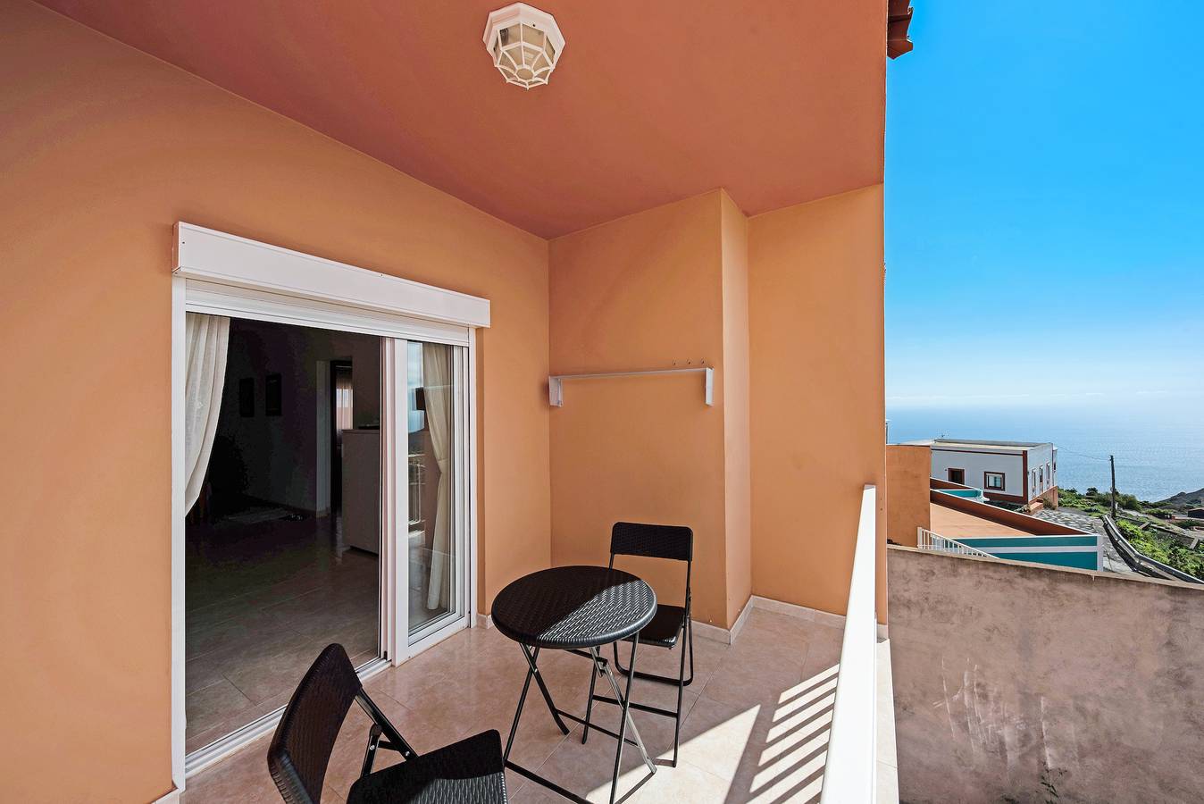 Casa de vacaciones 'Triana' con vistas al mar, terraza privada y Wi-Fi in Los Canarios, Fuencaliente de La Palma