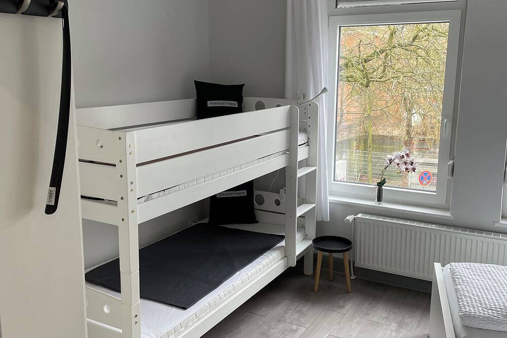 Sanierte Stadtvilla fußläufig vom Holstentor entfernt mit 6 Zimmern auf 2 Etagen in Lübeck (Stadt), Lübeck