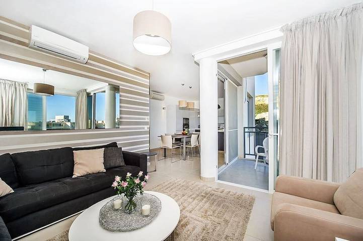 Ferienwohnung für 4 Personen, mit Pool und Balkon