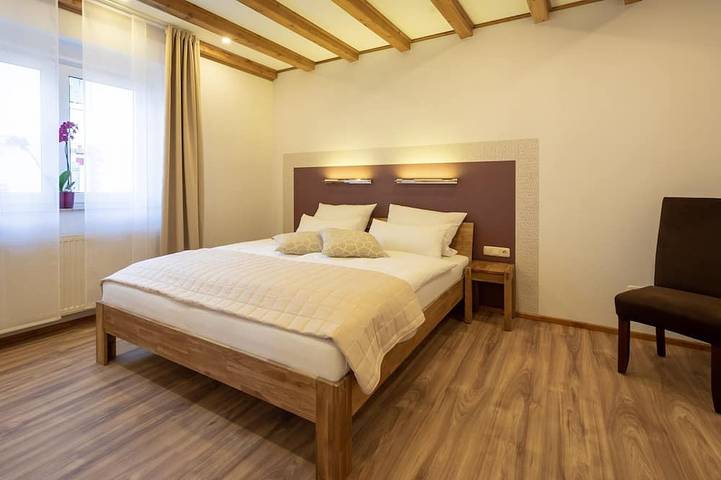 Ganze Wohnung, Moderne, komfortable Ferienwohnung mit Terrasse, am Maintalradweg, in Lengfurt, Triefenstein