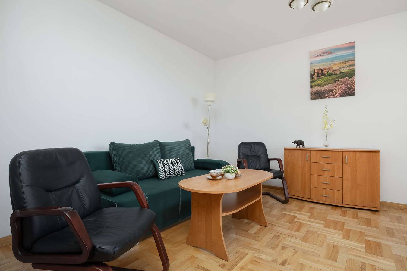 Ganze Wohnung, Spacious Apartment with Balcony | Parking and 400 m to Metro in Żoliborz, Warschau