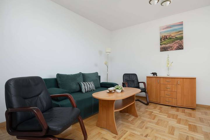 Entire apartment, Spacious Apartment with Balcony | Parking and 400 m to Metro in Żoliborz, Warsaw