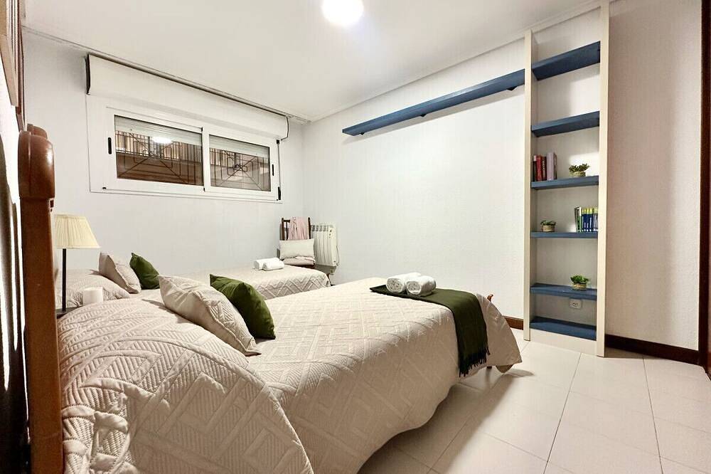 Entire apartment, Apto con terraza y piscina- Costavento 3601 in Santoña, Cantabrian Coast