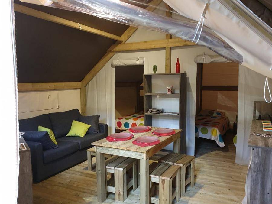 Camping Romanée - Le Châtelet  - Tente 4 personnes - Lodge Confort 2 chambres in Saint-Cast-le-Guildo, Région de Dinan