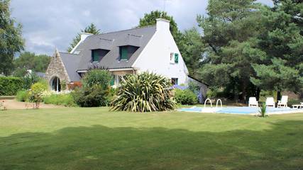 Gîte pour 4 personnes, avec jardin et piscine à Pluvigner