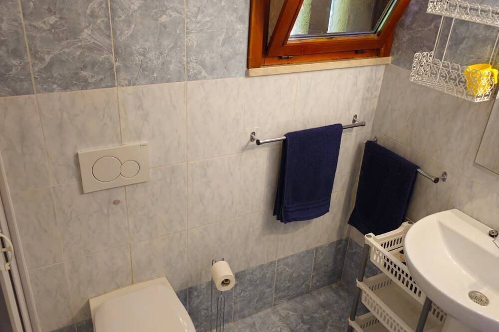 Appartamento intero, A6 Two-room apartment in a residence surrounded by greenery, with swimming pool in Sirmione, Prealpi Gardesane