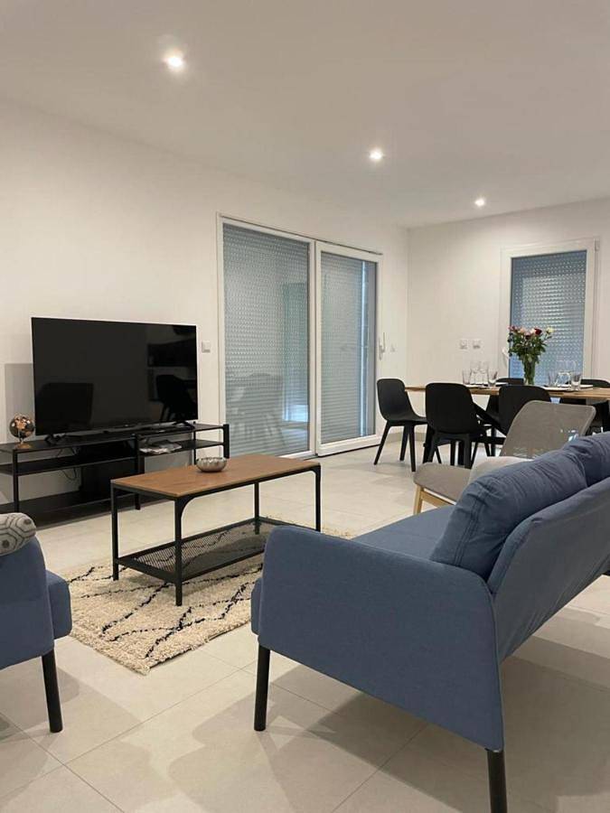 Location de vacances pour 8 personnes, avec balcon dans Lancrans