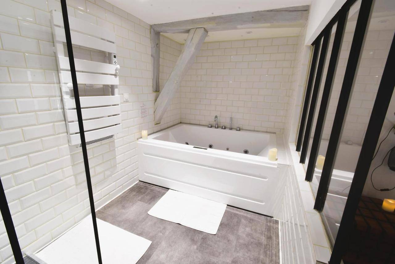 Appartement entier, Appartement jacuzzi privatif : Urban Love in Verneuil-sur-Avre, Région d'Évreux