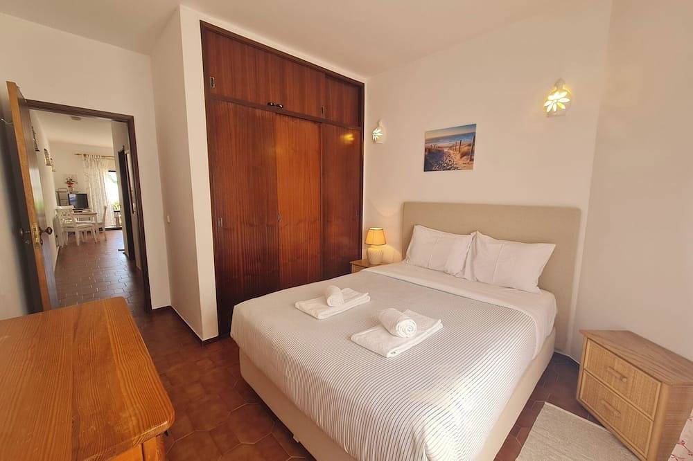 Ganze Wohnung, Gemütliches Apartment mit Meerblick, 2 Minuten vom Strand, Wlan, Heizung in Praia da Luz, Faro Distrikt