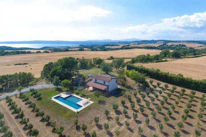 Agriturismo per 6 persone, con giardino e piscina in Bagnoregio