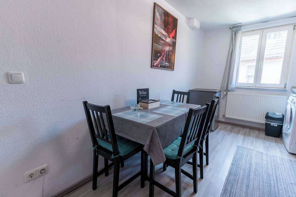 Ganze Wohnung, Cozy flat at Schlosspark in Wiesbaden, Rheingau