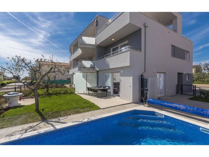 Ferielejlighed for 6 personer, med pool og have, børnevenlig i Umag