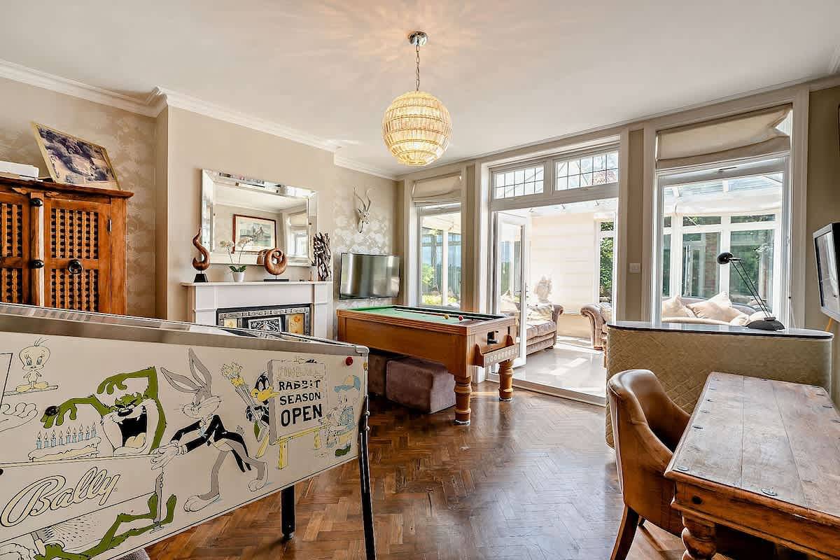 Perfect Booking | Luxury Home With Pool & Gym in Greensands Ridge, Kent