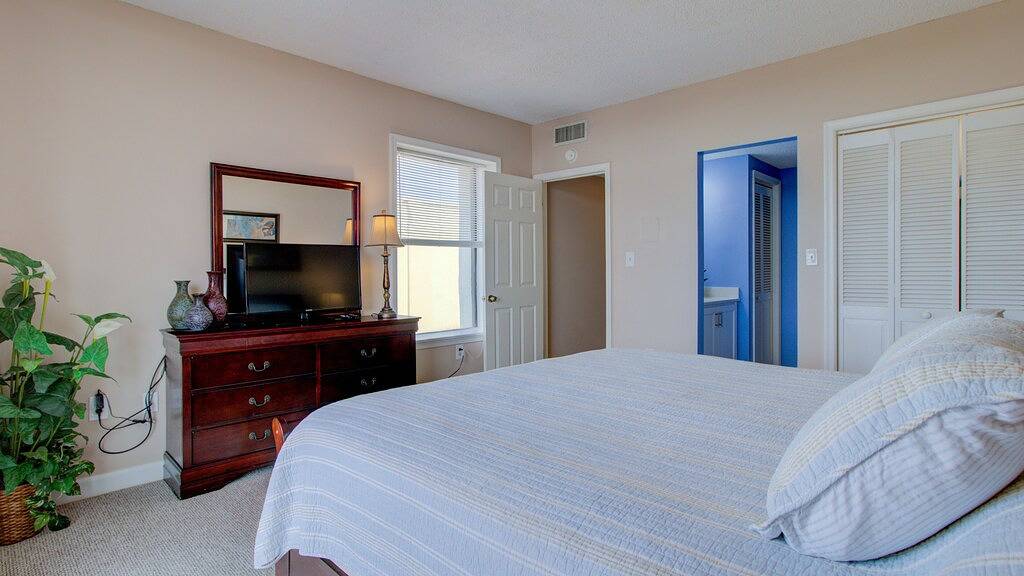 Ganze Wohnung, Frisch renoviert Oceanfront Condo In das \"Herz\" des Resort-Streifen. in Virginia Beach