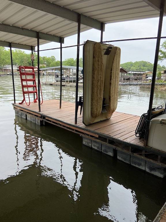See der Ozarks, Haus 2 Schlafzimmer, 1 Bad, Seeseite mit Dock, in der Nähe der Stadt in Lake of the Ozarks