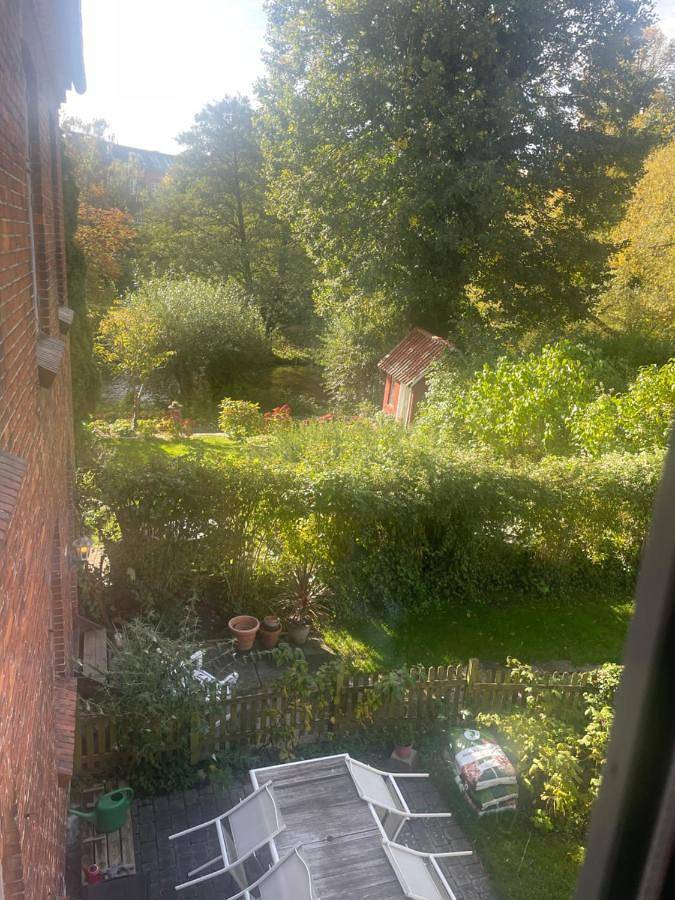 Gîte pour 4 personnes, avec terrasse ainsi que vue et vue sur le lac à Odense - 2