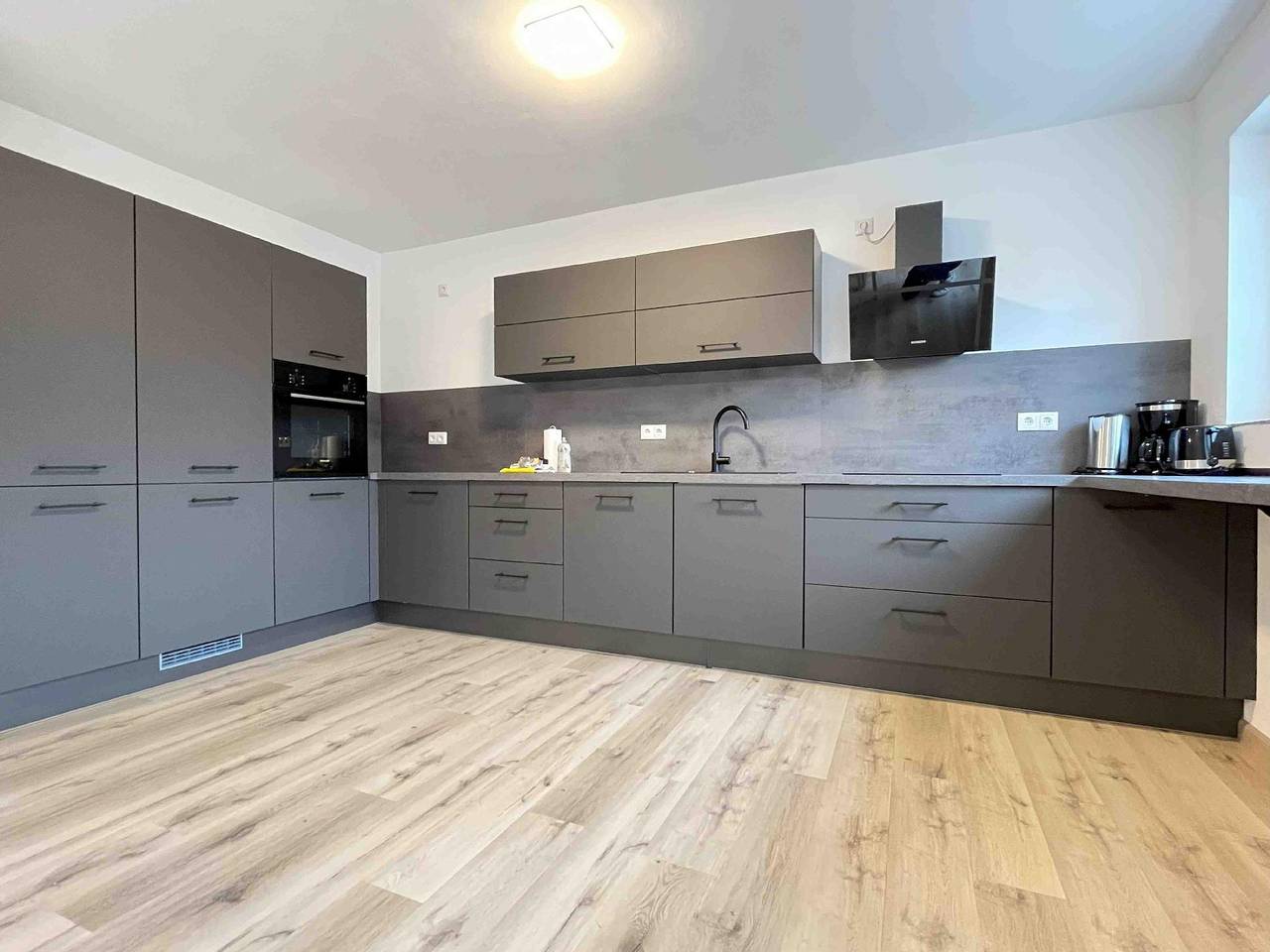 Ganze Ferienwohnung, Lap105 Moderne Monteurwohnung in Lappersdorf, Ostbayern