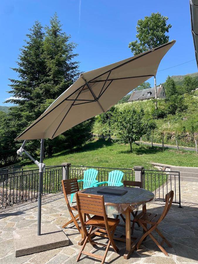 Location de vacances pour 8 personnes, avec vue et jardin à Le Falgoux - 2