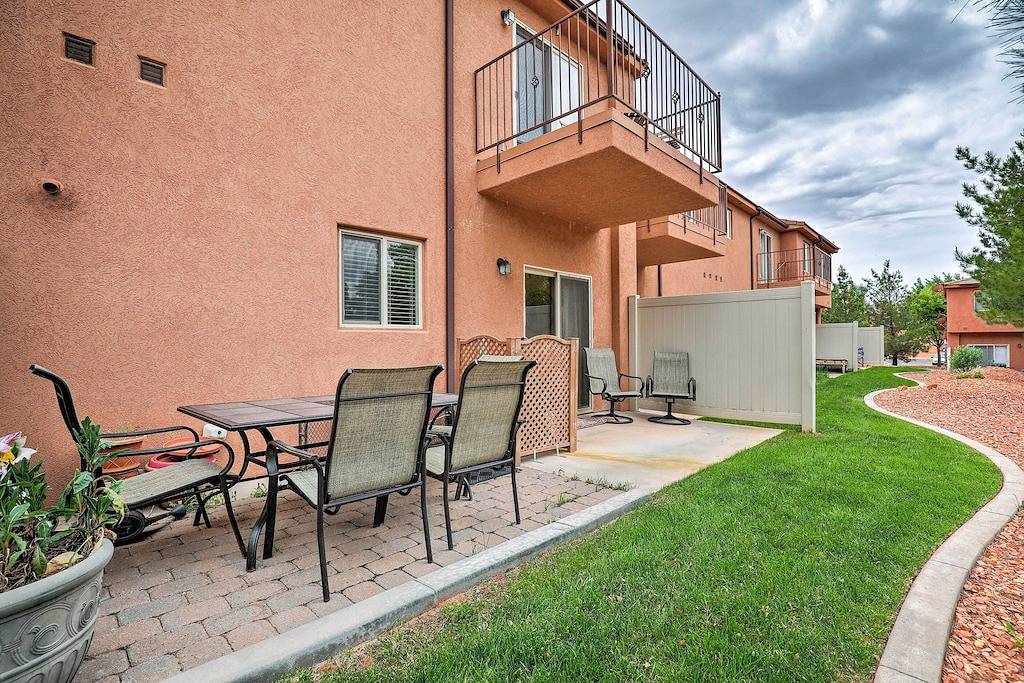 Ganze Wohnung, Neu! Kanab Condo w / Pool & Patio, 30 Meilen von Zion Np! in Kanab, Grand Staircase Escalante National Monument