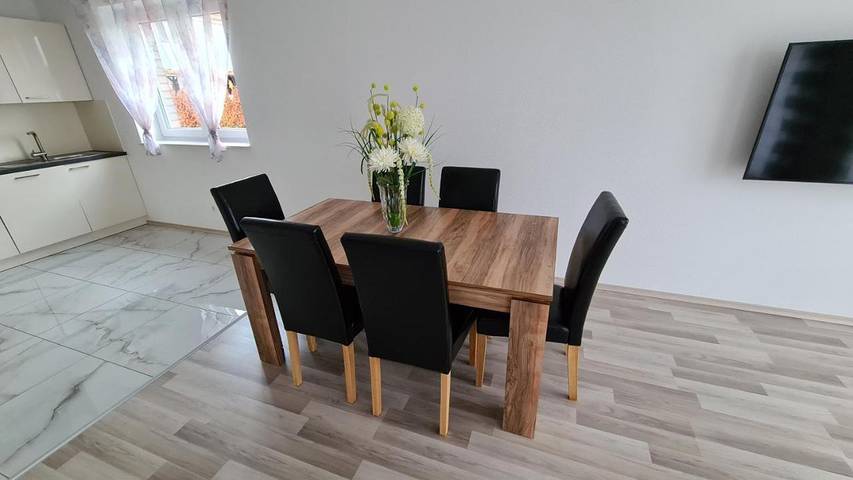 Ferienwohnung für 8 Personen, mit Terrasse und Garten sowie Ausblick in Sarstedt