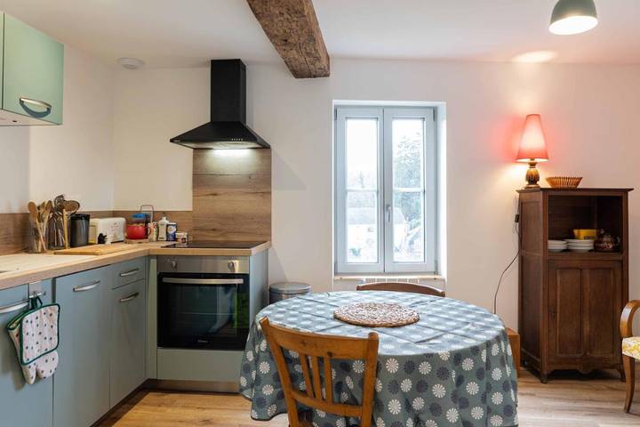 Gîte pour 2 personnes, avec vue et jardin à Bourbon-Lancy