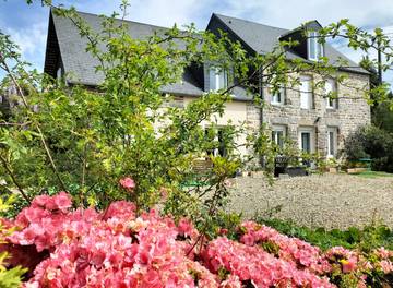 Gîte pour 7 personnes, avec jacuzzi et piscine ainsi que terrasse et jardin, animaux acceptés dans la Manche