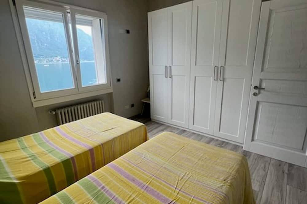 Freistehende Villa am Ufer des Luganersees. Direkter Zugriff. Panoramablick. in Barclaino, Claino con Osteno