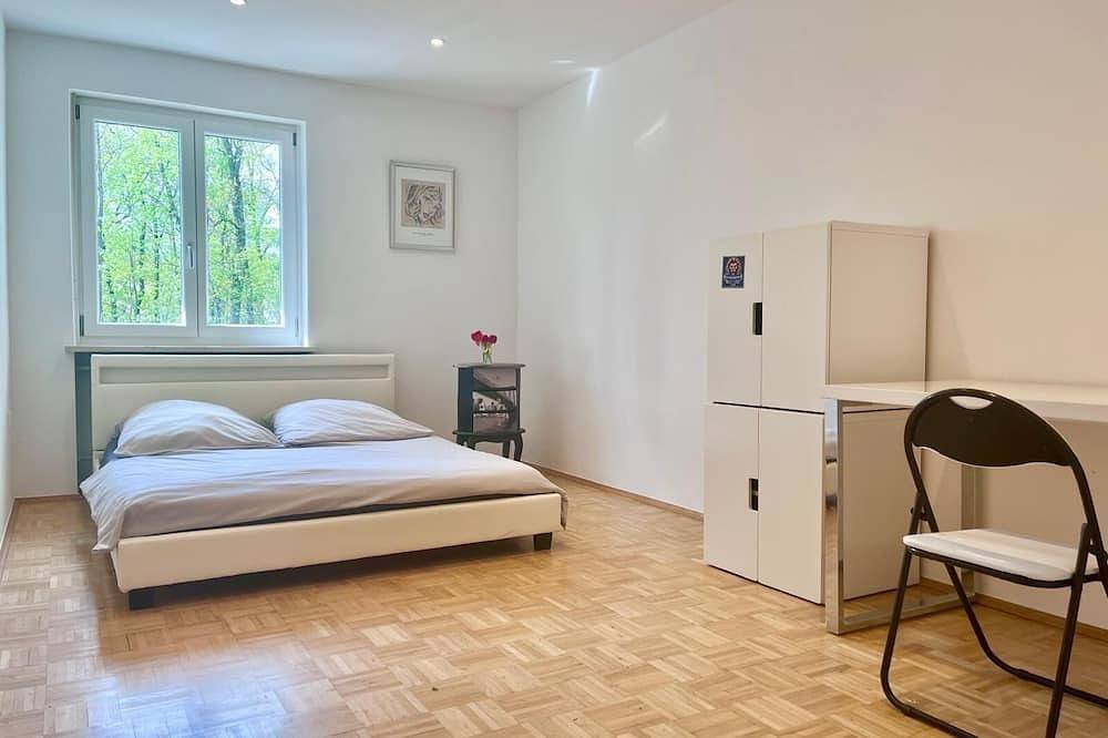 Large dream house in noble suburb of Munich, 15min. City centre, 12min. lake in Munich, Upper Bavaria