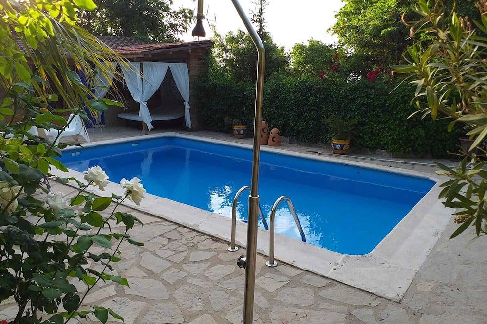 Holiday Home 'Vega Fuente de las Moreras' with Mountain View & Pool in La Iruela, Sierras de Cazorla and Segura Natural Park
