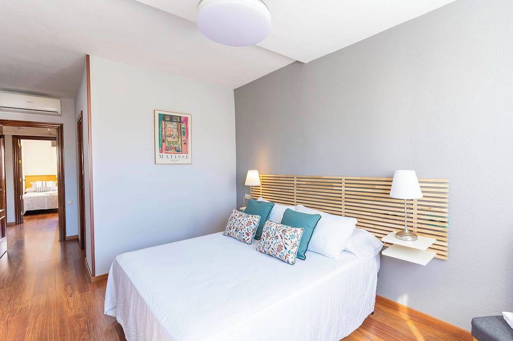 Spacious 2-Story Villa with Pool | 4 Bedrooms | Full Kitchen in Aguadulce, Roquetas de Mar